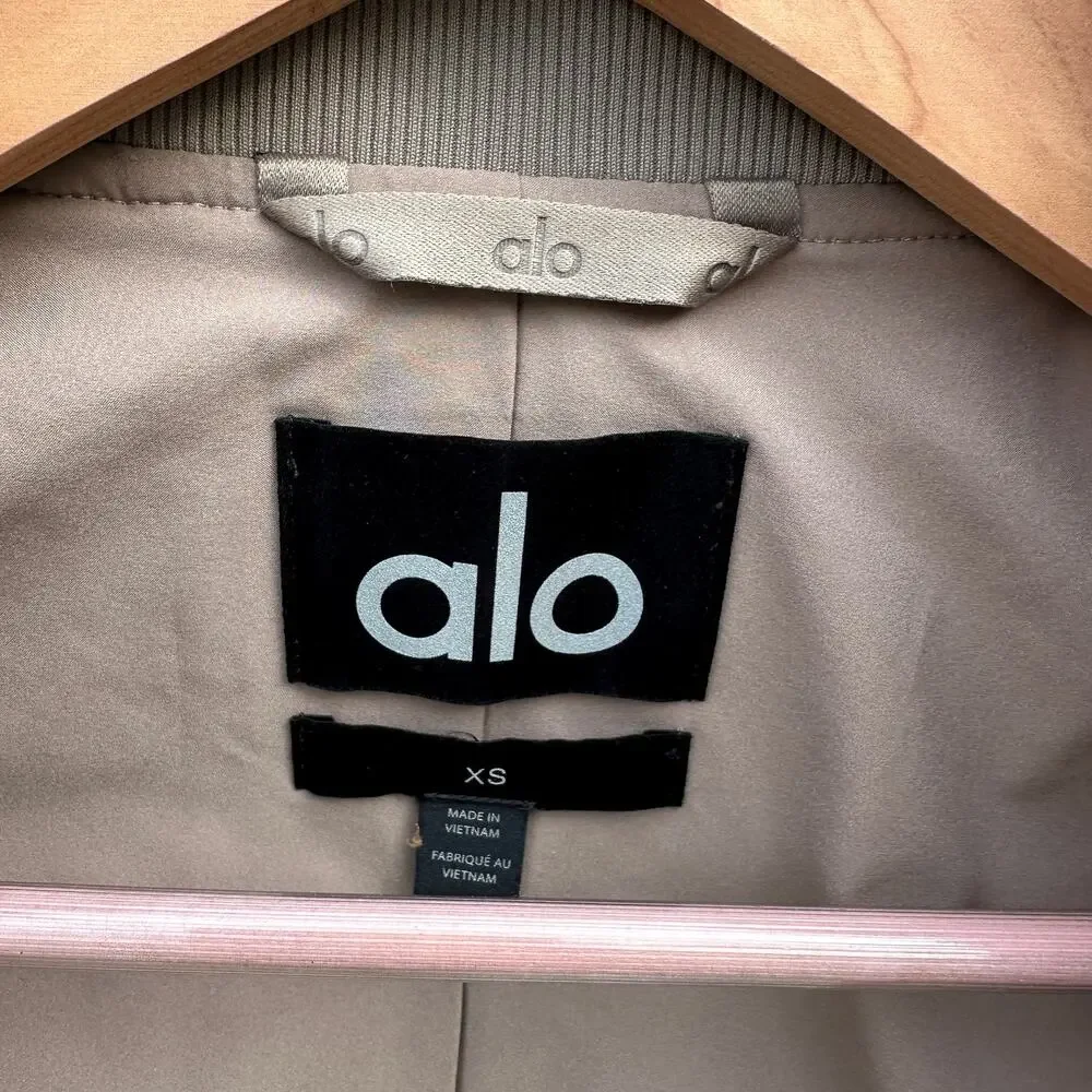 Alo Light Cocoa Main Character High-Waist Wide Leg Trouser Cropped Jacket XS - Picture 12 of 16